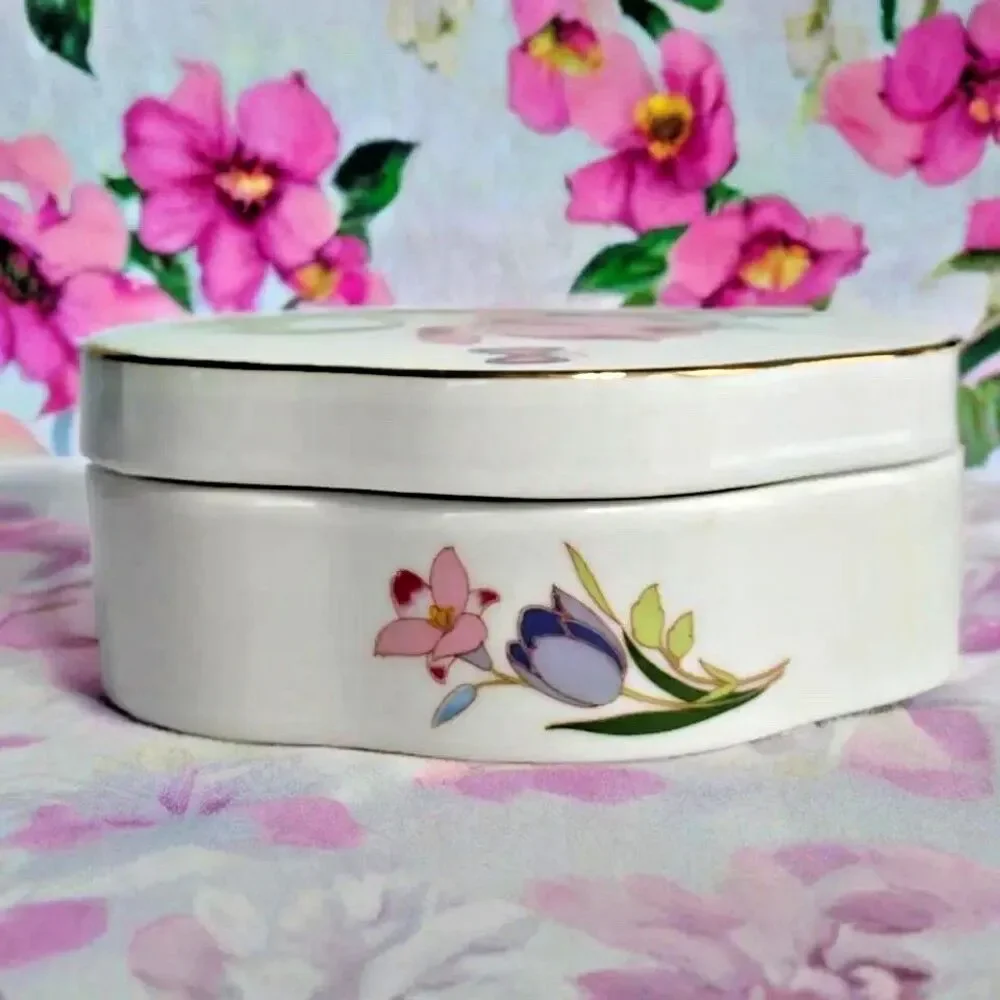 Granny Core White Pink Rose Trinket Box with Tulips Japan Signed Gold Guilted
